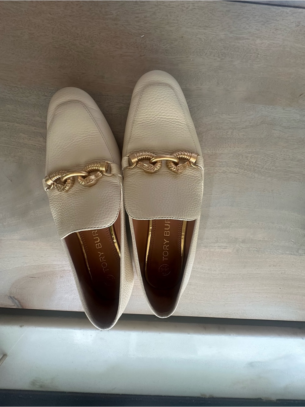 Tory Burch Cream Leather Loafers with Gold Horsebit - Picture 11 of 15
